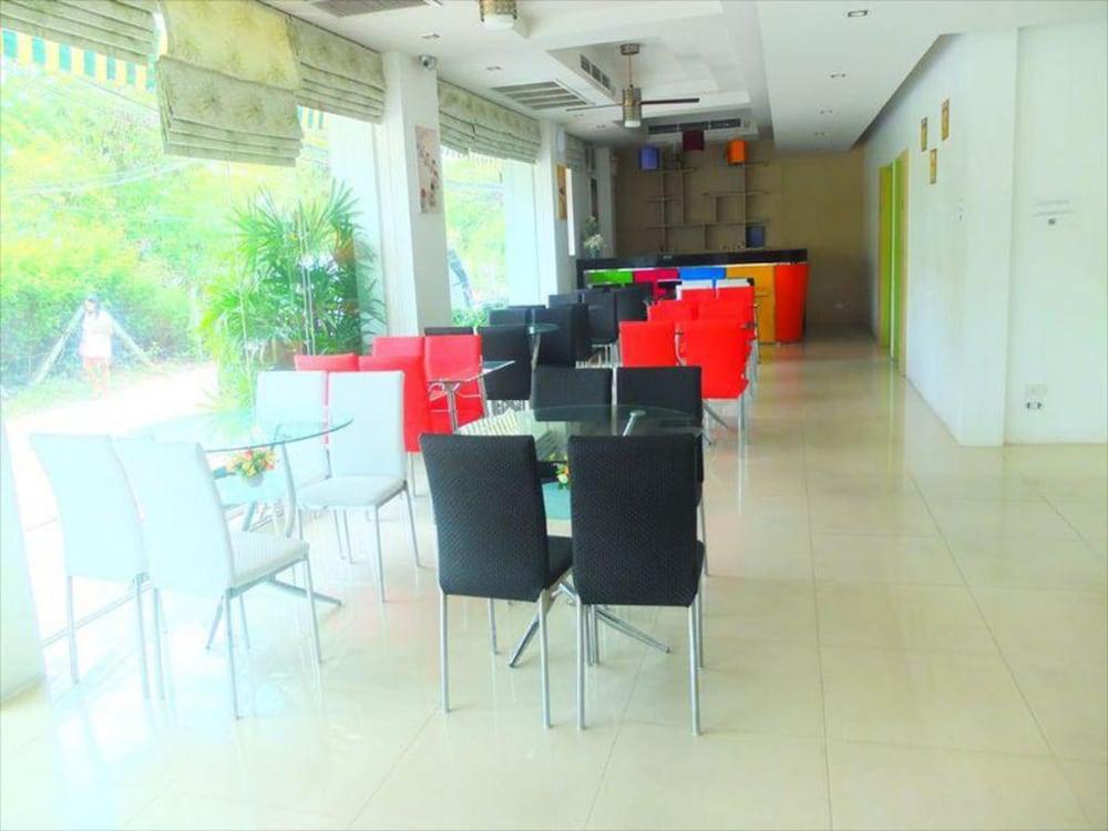 Dragon Beach Resort Jomtien Pattaya Exteriör bild