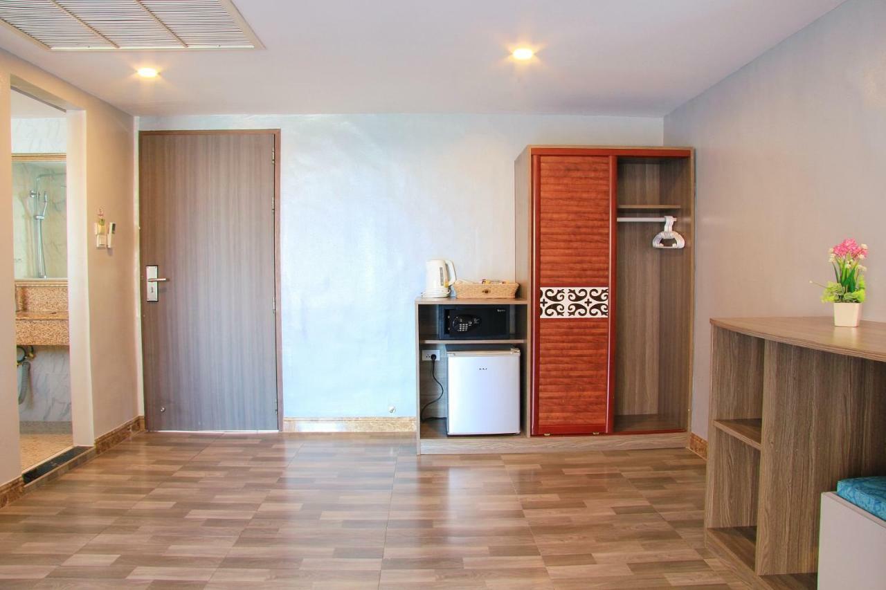 Dragon Beach Resort Jomtien Pattaya Exteriör bild
